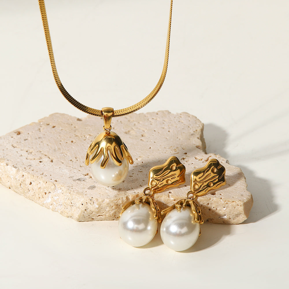 ELAN PEARL NECKLACE | 18K GOLD PLATED