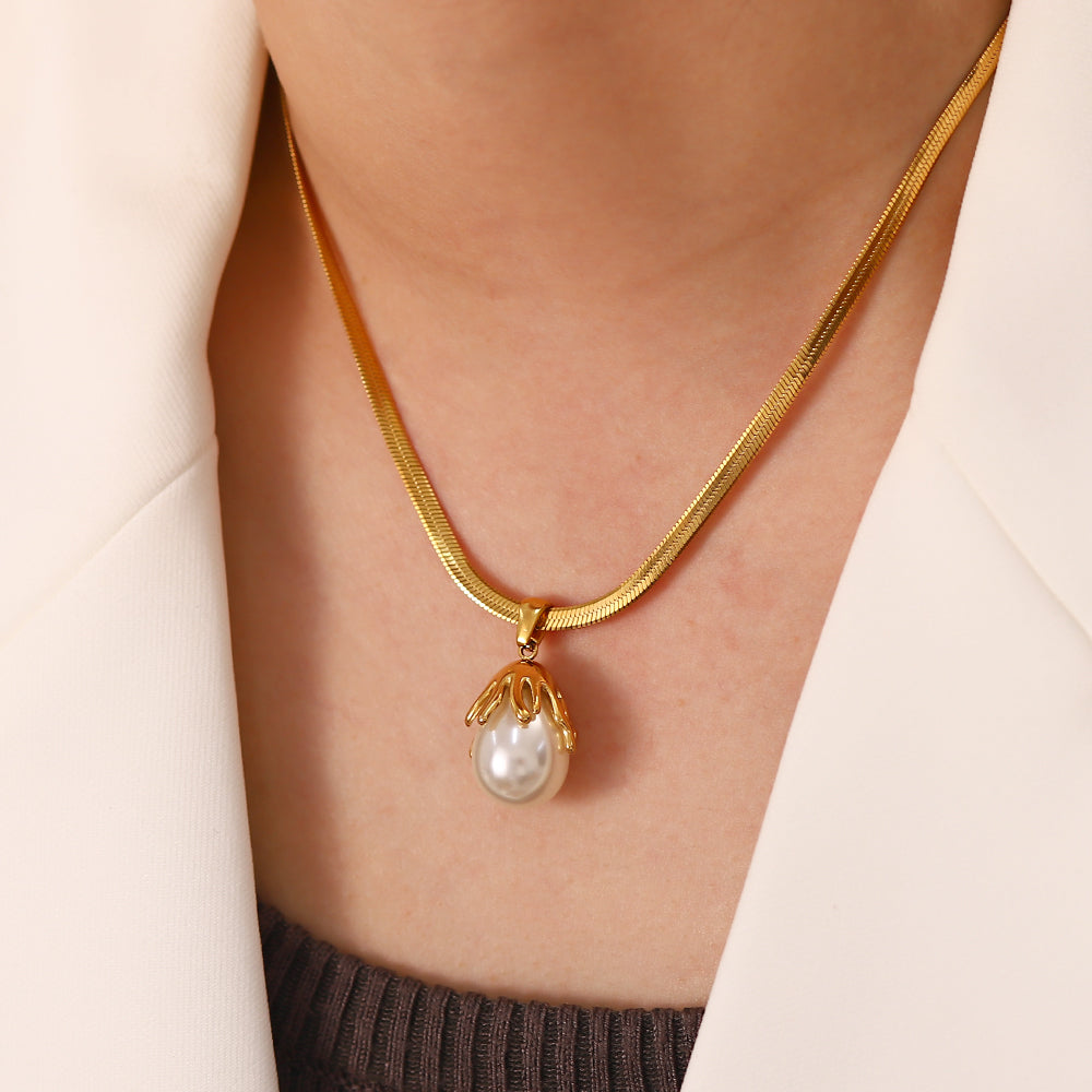 ELAN PEARL NECKLACE | 18K GOLD PLATED