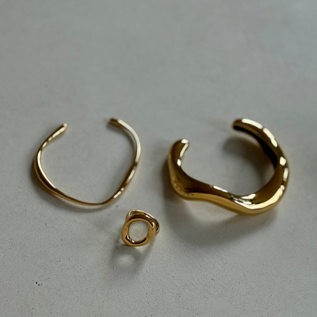 OVAL BOLD CUFF BRACELET GOLD-PLATED