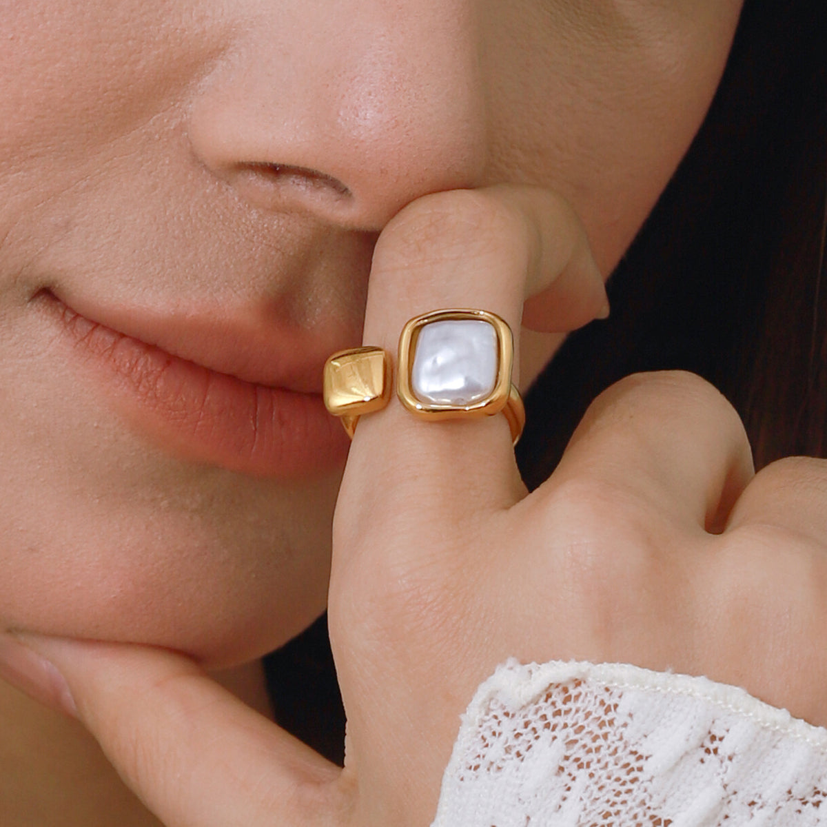 PEARL SHELL EARRINGS | GOLD PLATED